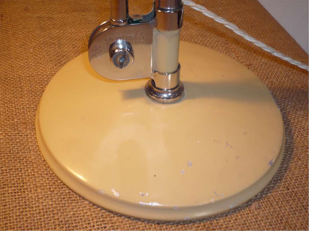 Adjustable desk light in chrome , Bestlite .