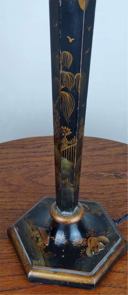 1930's chinoiserie decorated table lamp