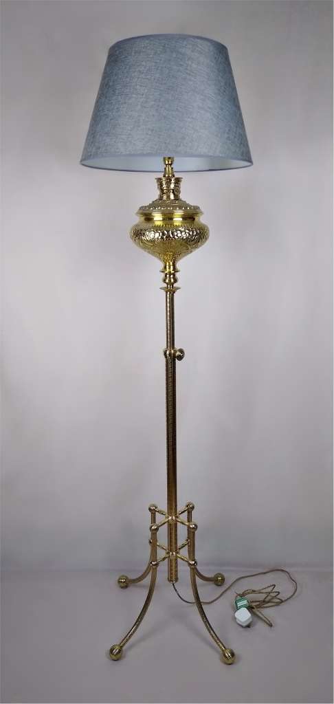 Pretty American Aesthetic brass standard lamp