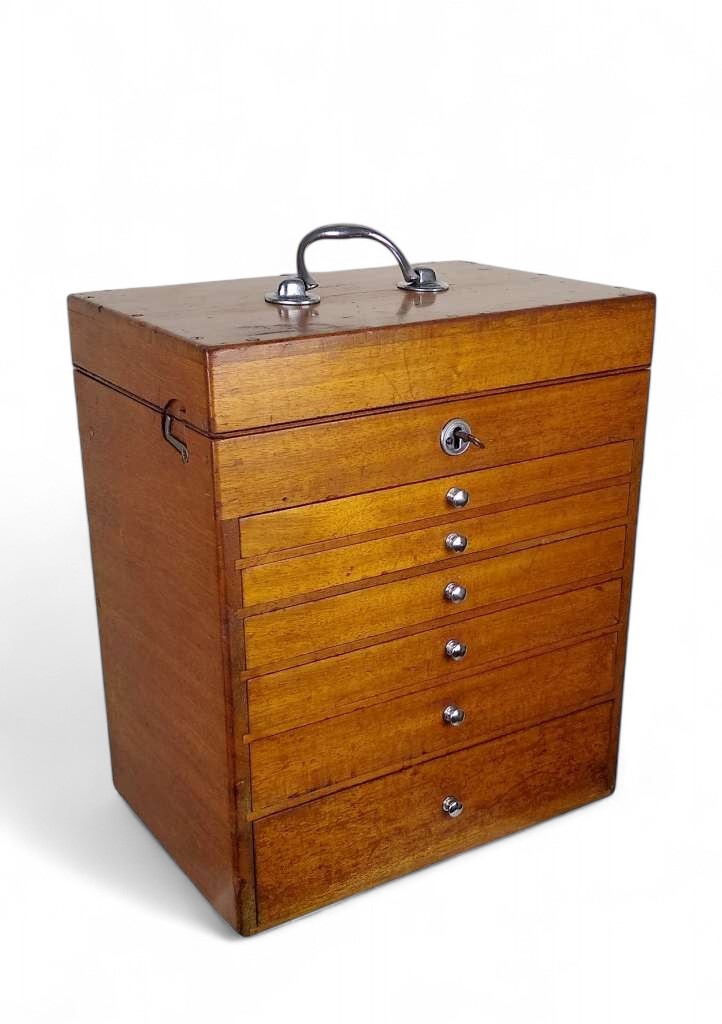 Lockable tabletop dentists chest in mahogany