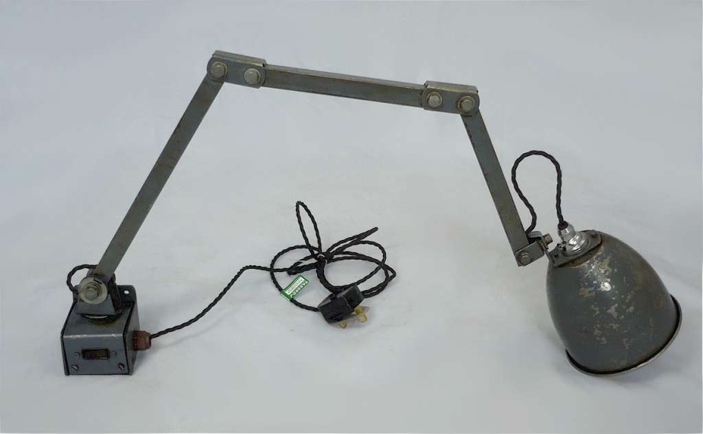 Articulated workshop light by MEMLITE