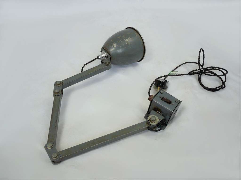 Articulated workshop light by MEMLITE