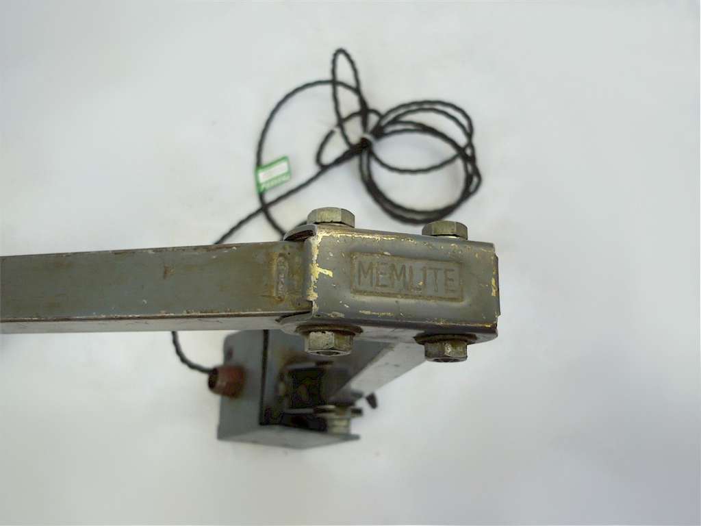 Articulated workshop light by MEMLITE