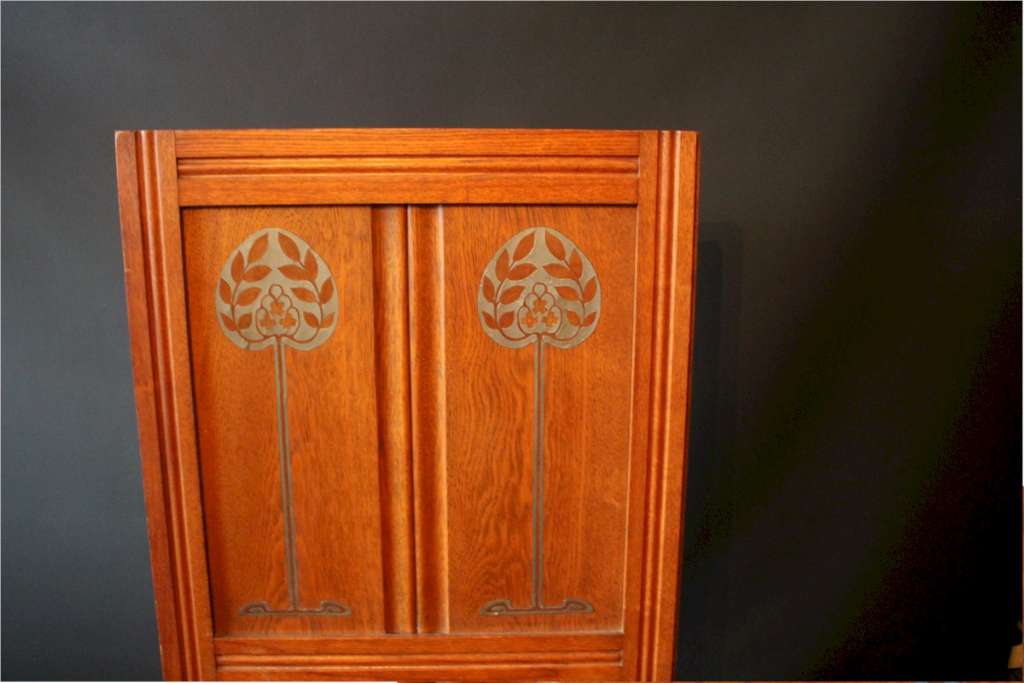  Arts and crafts Pewter inlaid door