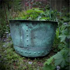  Antique garden copper copper planter
